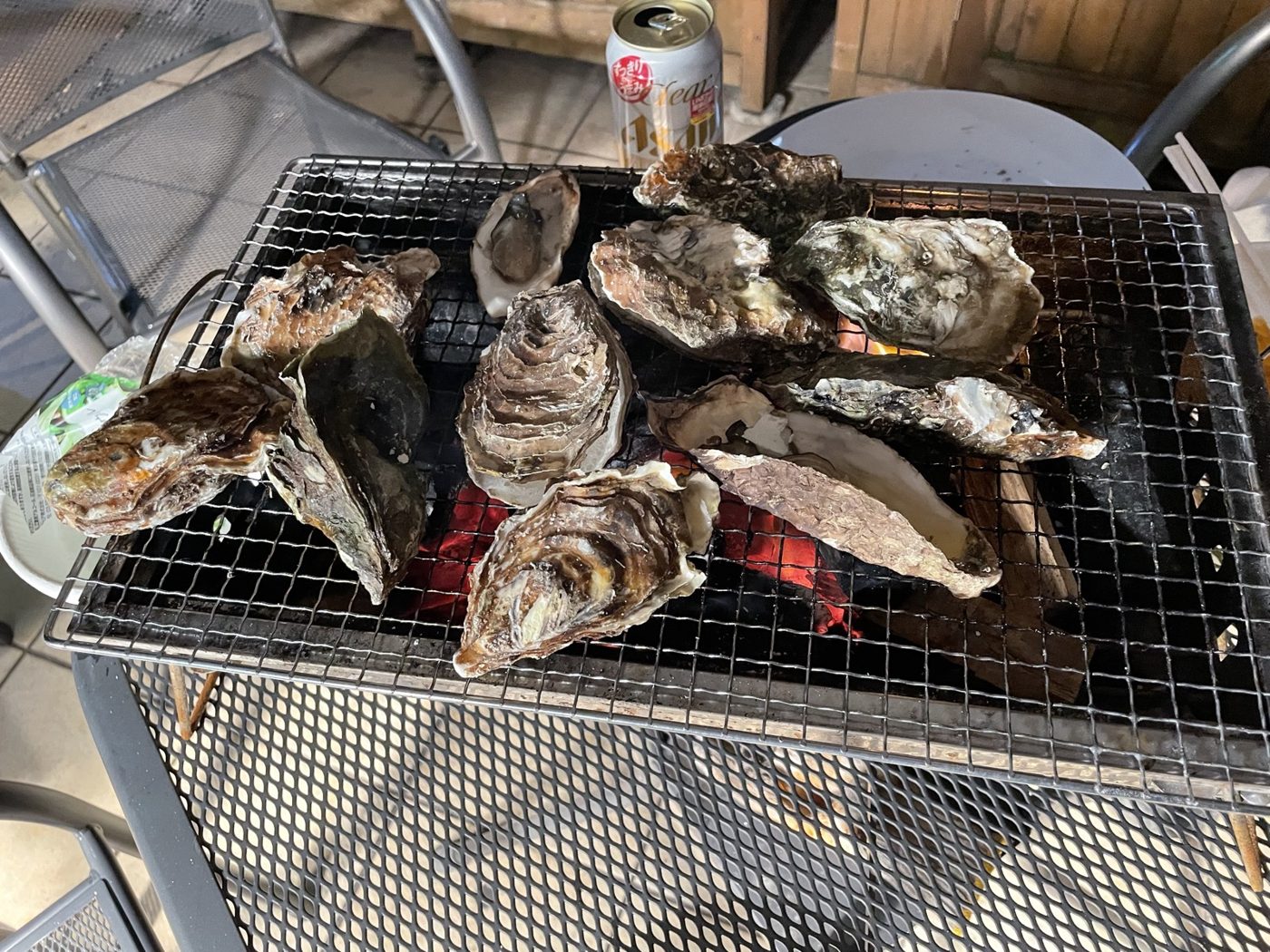 冬の牡蠣を炭火で（牡蠣小屋）