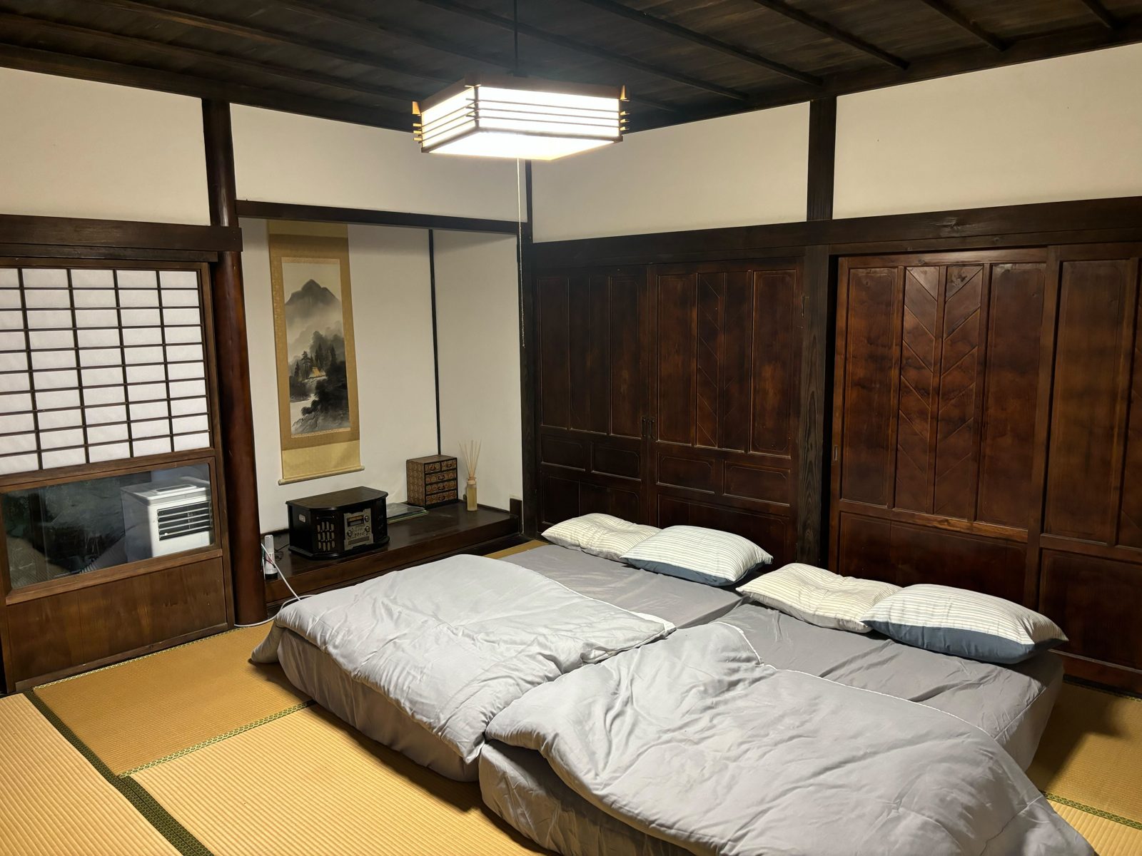 八畳の和室（寝室）